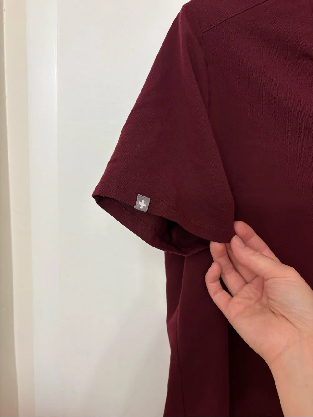 FIGS Catarina One-Pocket Scrub Top Burgundy Red Women’s Size Medium